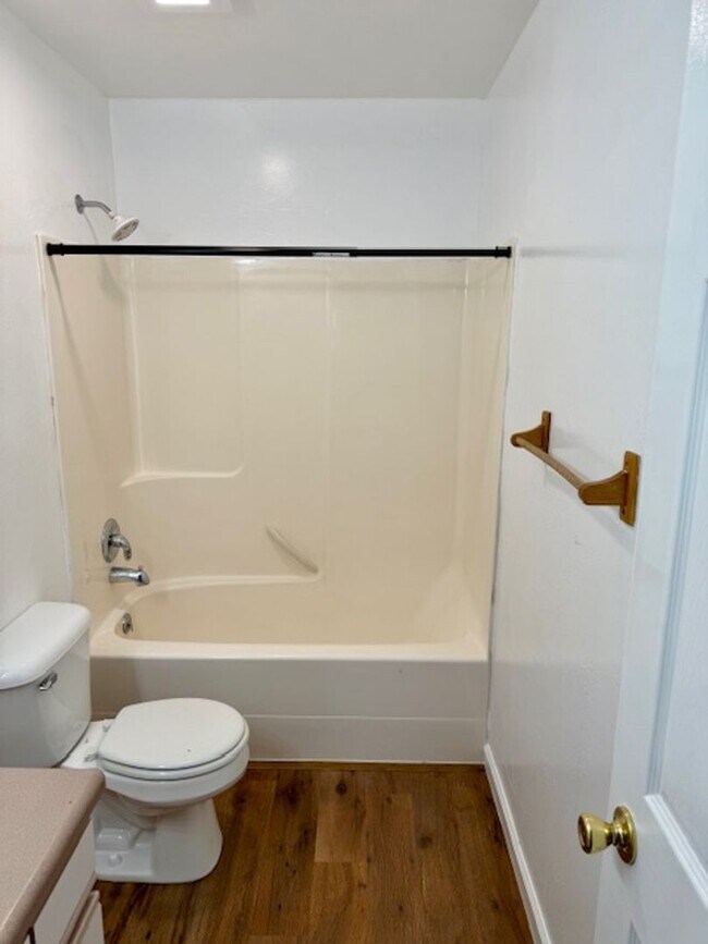 Building Photo - 3 Bedroom, 2 Bathroom 4-Plex