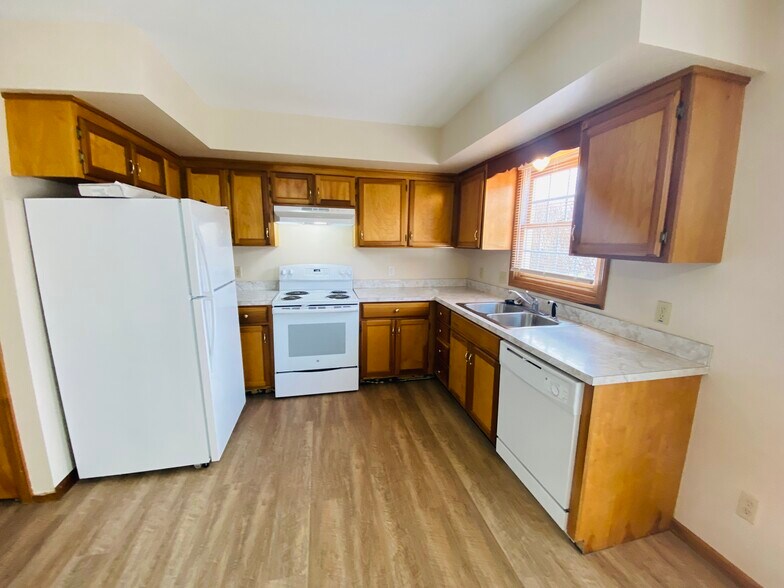 Building Photo - 7491 Shisler St NE