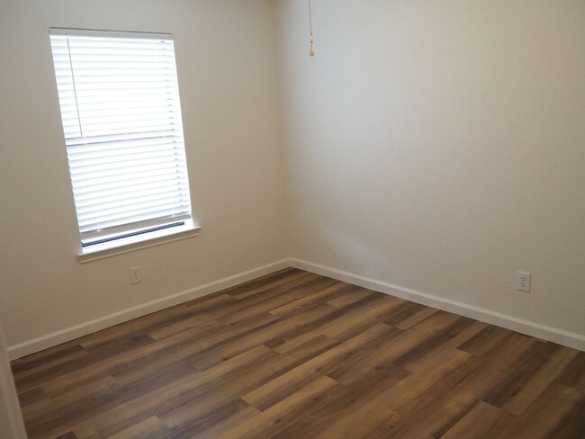 Building Photo - 3 Bed 2 Bath in Fort Worth