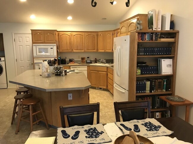 Building Photo - 8419/8421 NE 56th Street