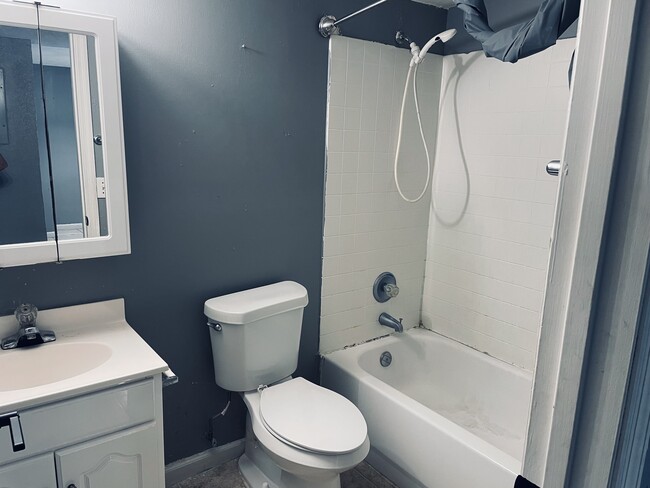 Bathroom - 4836 Atlantic Blvd