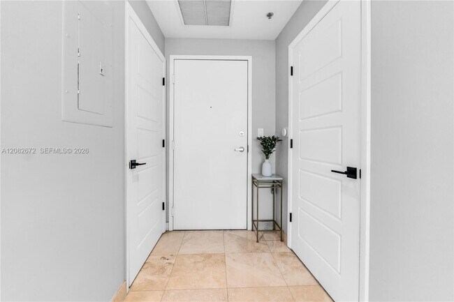 Building Photo - 6515 Collins Ave