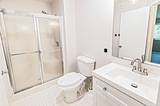 Building Photo - 33 Foxtail Ct