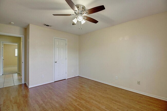 Building Photo - 3805 Julia Cir