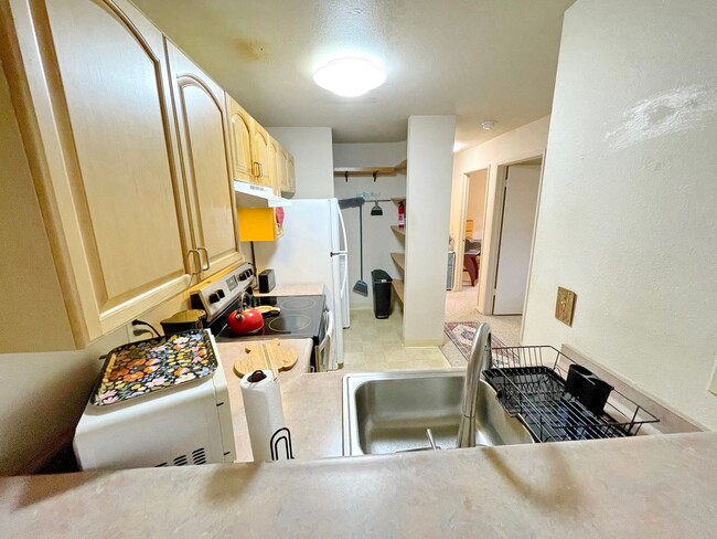 Building Photo - Southpointe - Furnished 2 Bed / 1 Bath Ground Floor Unit w/fenced in yard