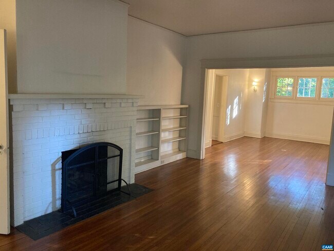 Building Photo - 6 Gildersleeve Wood