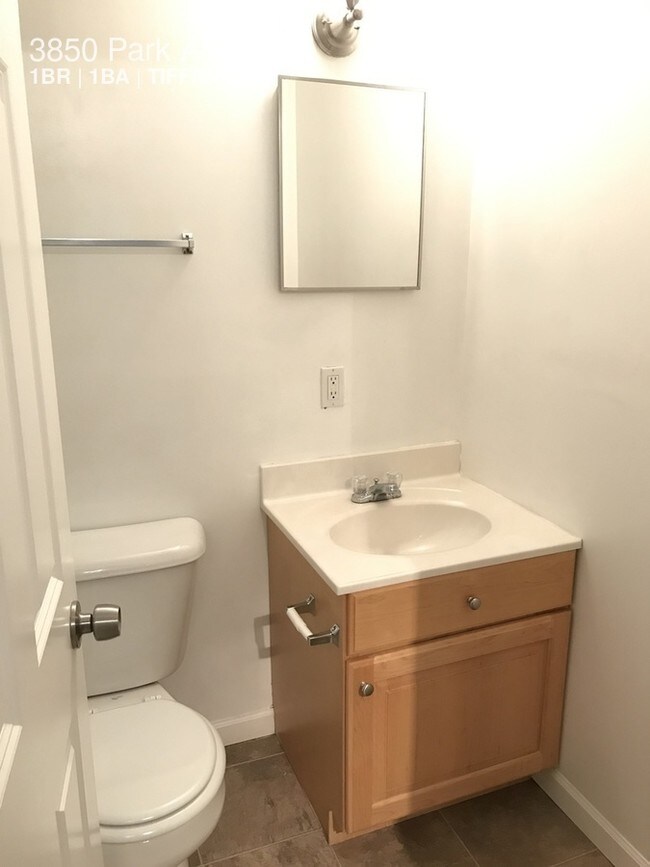 Building Photo - 3850 Park Ave