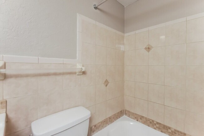 Building Photo - 1001 SW 25th Ave