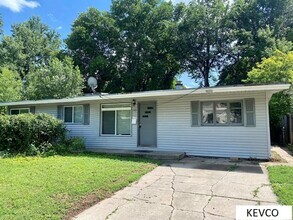 Building Photo - Cute Home Close to CSU!