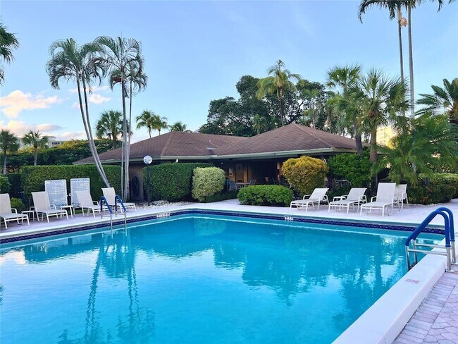 Building Photo - 3010 N Course Dr