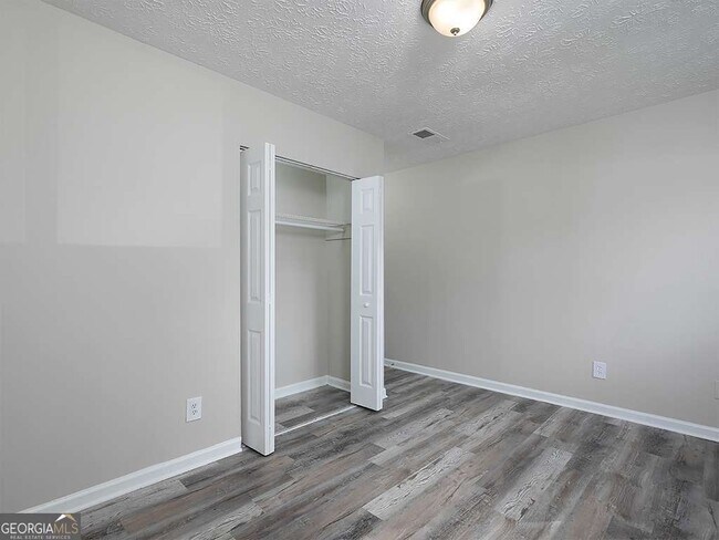 Building Photo - 3874 Mulkey Cir SW