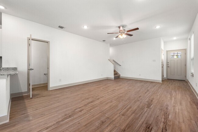 Building Photo - 7518 Gramercy Wy