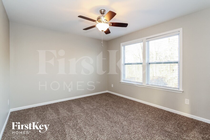 Building Photo - 3845 Streamside Dr