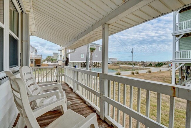 Building Photo - FURNISHED OFF-SEASON MONTHLY RENTAL-STARTI...