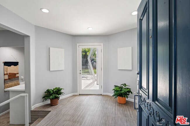 Building Photo - 23246 Canzonet St