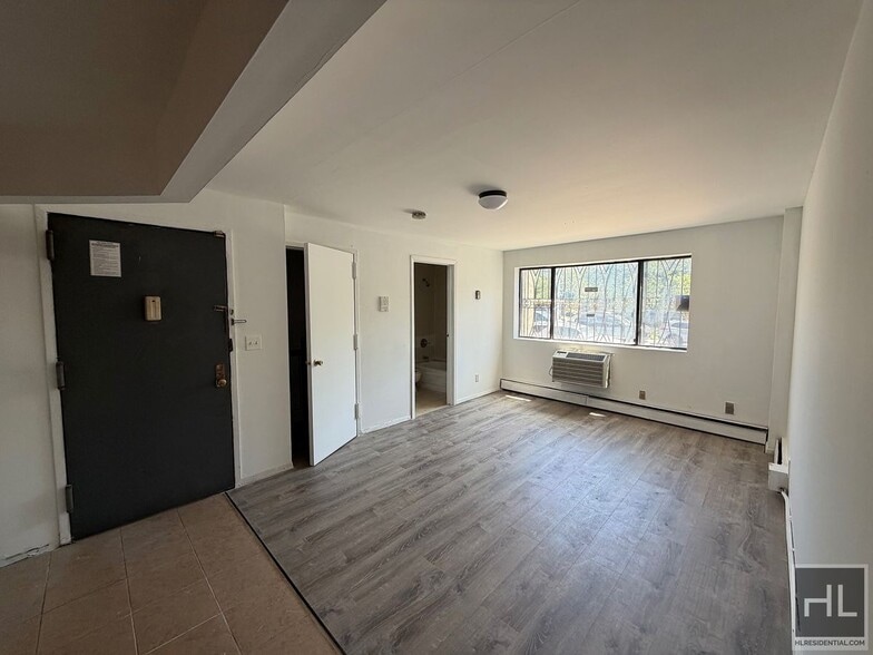 Building Photo - 111 STREET
