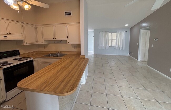 Building Photo - 3306 SW 7th Pl