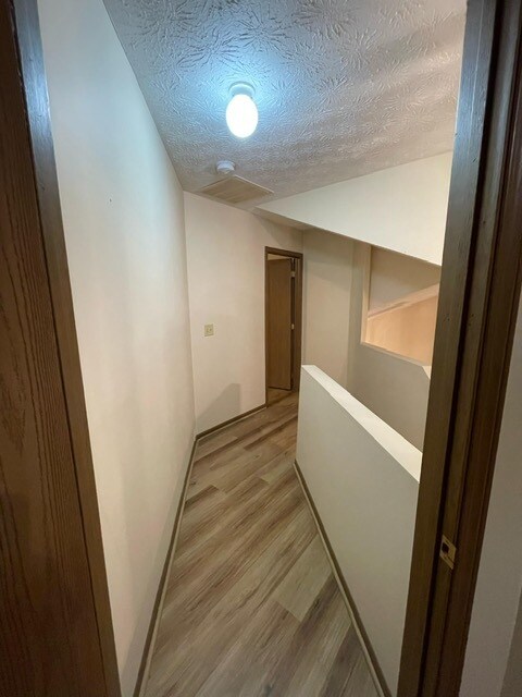 Building Photo - 592 Hilltop Ter