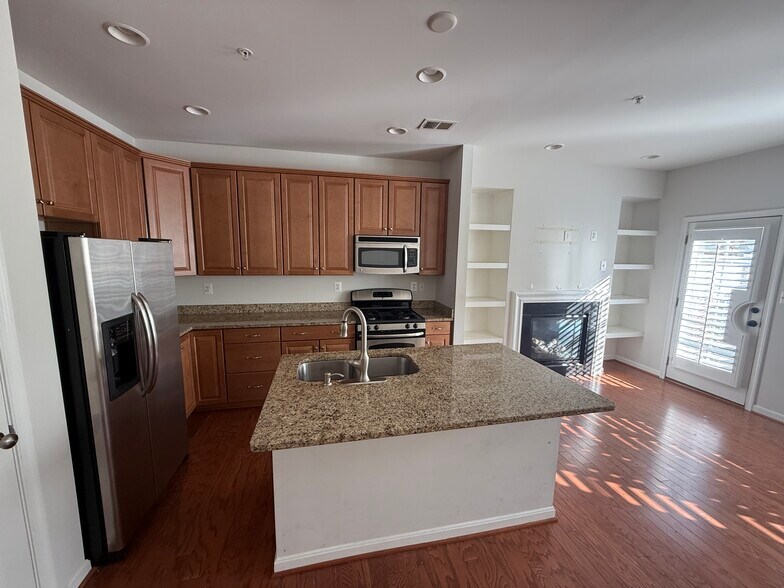 Building Photo - 20 Boucher Pl