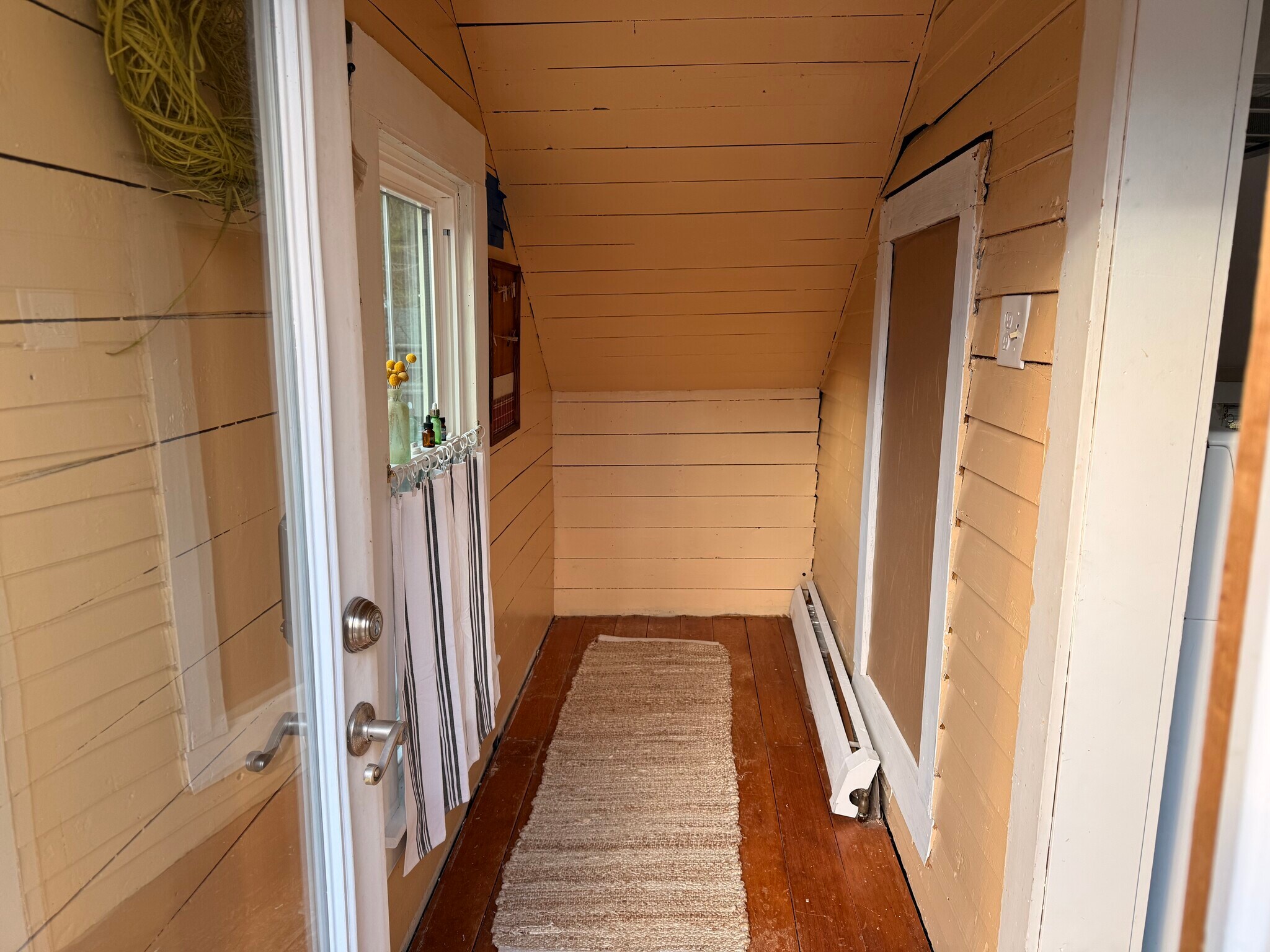 Entryway Mud Room - 20 Collins Rd