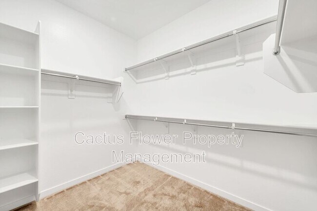 Building Photo - 9850 E Tamery Ave