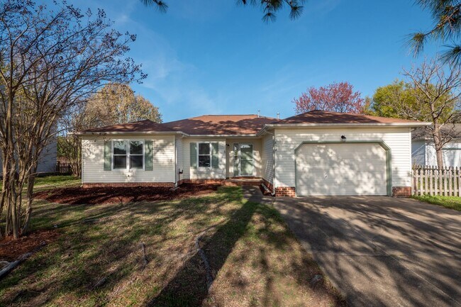 Building Photo - Beautiful Ranch in Pine Meadows | Water View