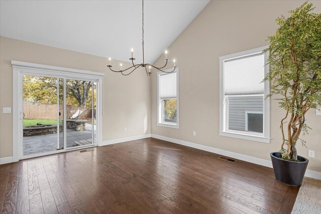 Building Photo - 4375 Vista Pointe Dr