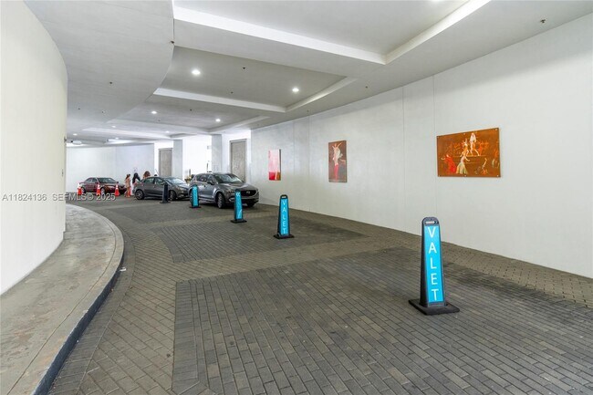 Building Photo - 1750 N Bayshore Dr