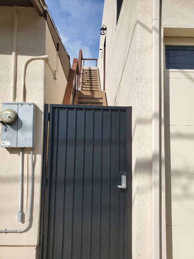 Building Photo - 1 Bedroom - 1 Bathroom in Beautiful Hillcrest