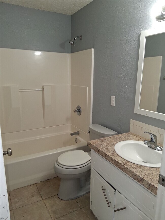 Building Photo - 407 Park St