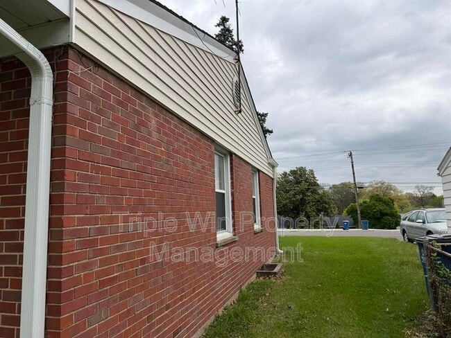 Building Photo - 1045 N Florissant Rd