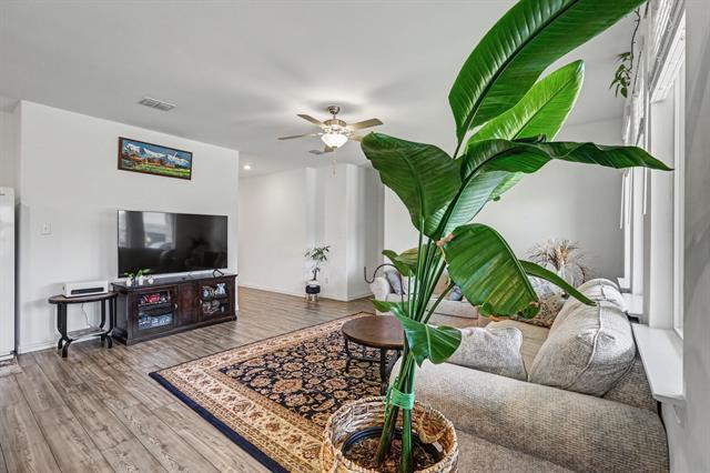 Building Photo - 812 Carmen St