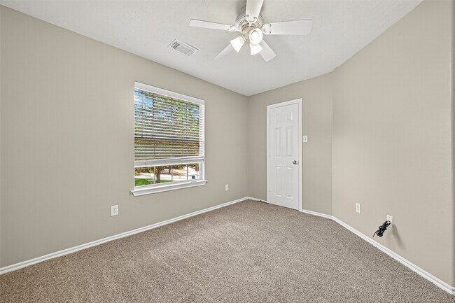 Building Photo - 110 N Burberry Park Cir
