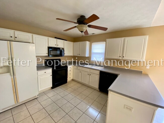 Building Photo - 3 Bedroom East Side Home!