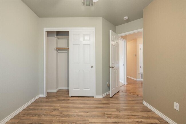 Building Photo - No Carpet! Tons of Space! Beautiful backya...