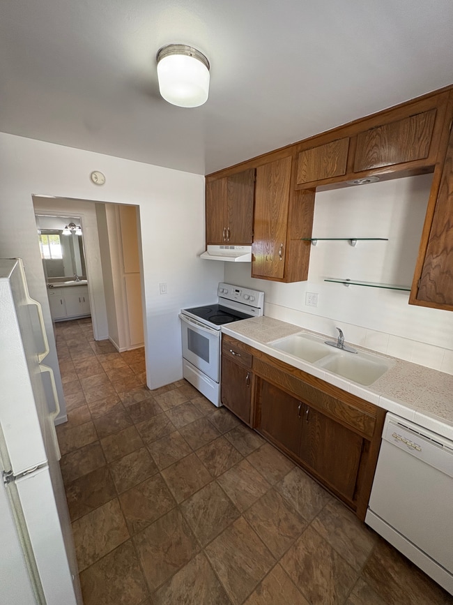 Building Photo - 521 E Arrellaga St