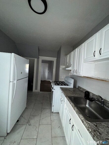 Building Photo - 154 Frank St