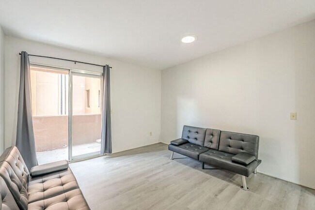 Building Photo - Bright 3-Bedroom Condo with Community Perk...