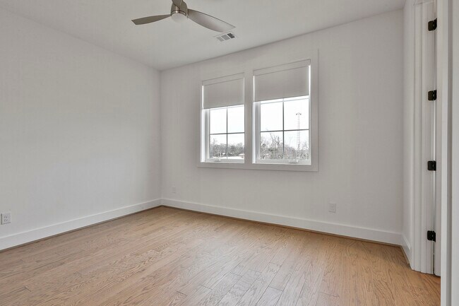 Building Photo - 10 Newnan Views Cir