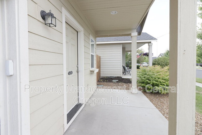 Building Photo - 3576 SW Pumice Ave