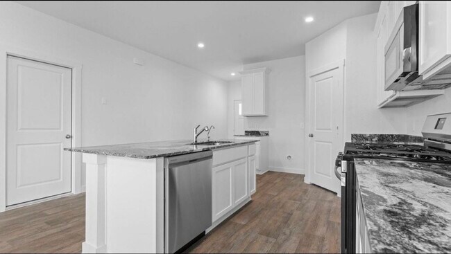 Building Photo - 8051 Marchese Dr