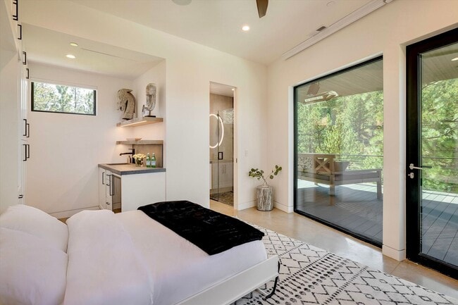 Building Photo - Private Foothills Sanctuary Minutes from D...