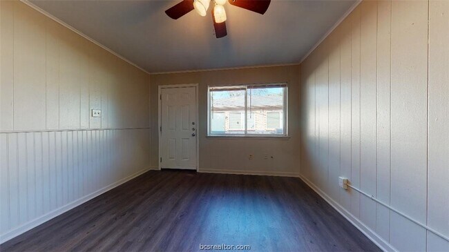Building Photo - 206 Lynn Dr