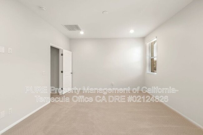 Building Photo - 40702 Birchfield Dr