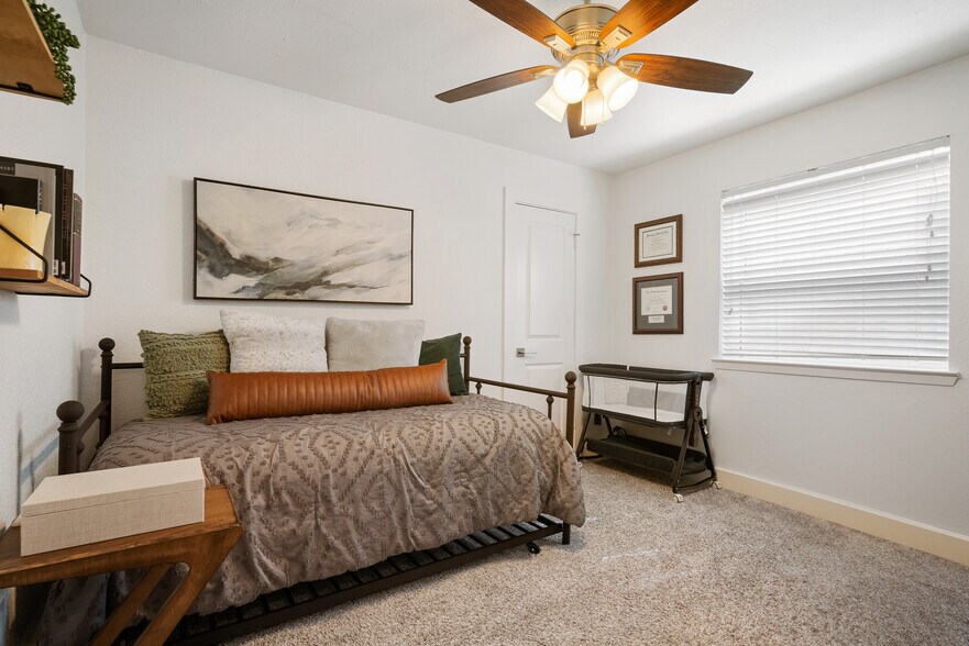 Building Photo - 5602 Greenhill Forest Dr