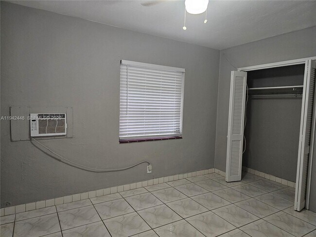 Building Photo - 1947 Funston St