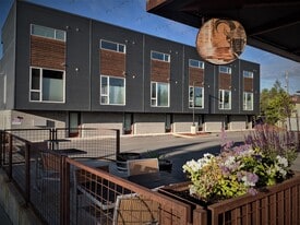 Building Photo - 2802 Turnagain St