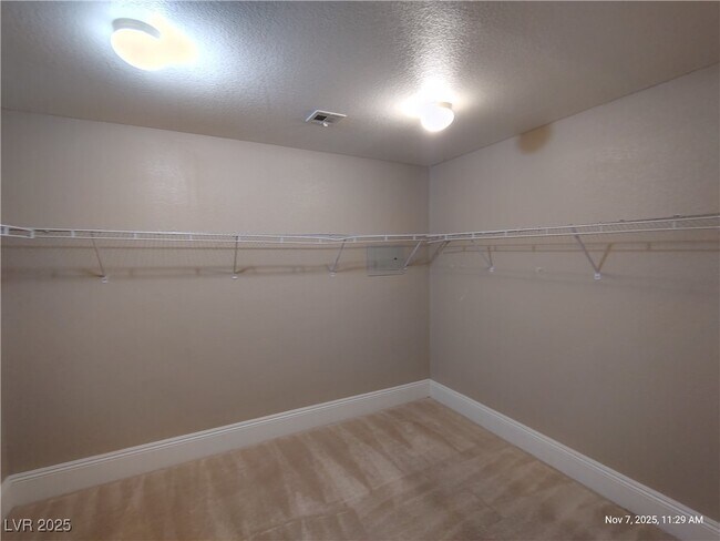 Building Photo - 9160 Valley Spring Ct