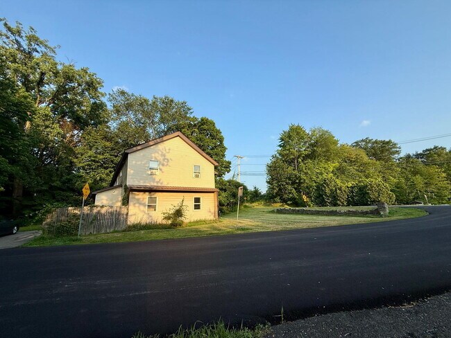 Building Photo - 106 Lake St