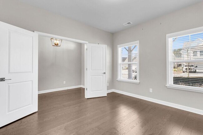 Building Photo - 1624 Shady Pine Rd